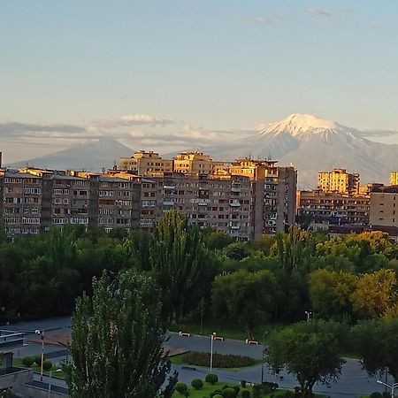 Umba Apartment N4 - Balcony And Mount Ararat View Erévan Extérieur photo